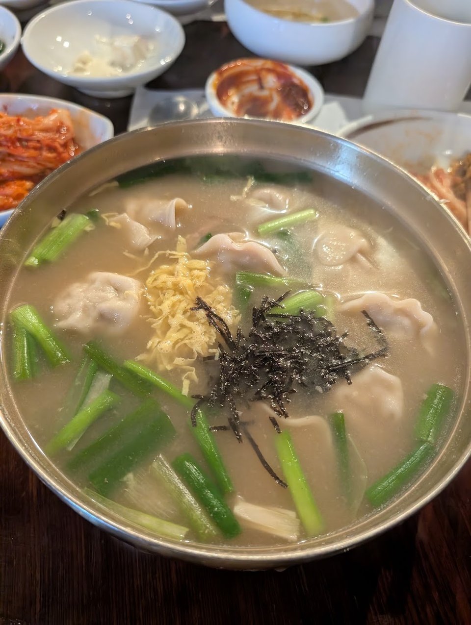Mandoo Guk